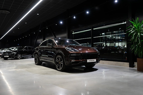 Porsche Cayenne 2 of 22