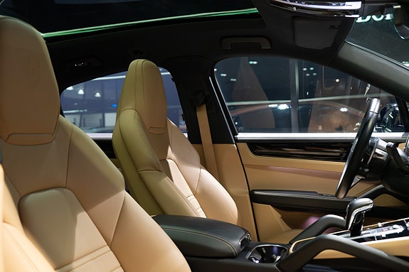 Porsche Cayenne 15 of 22