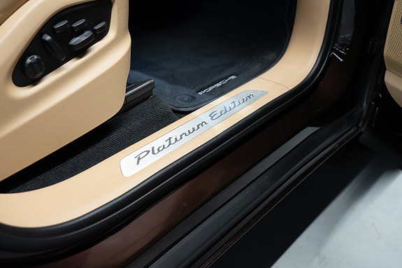 Porsche Cayenne 18 of 22