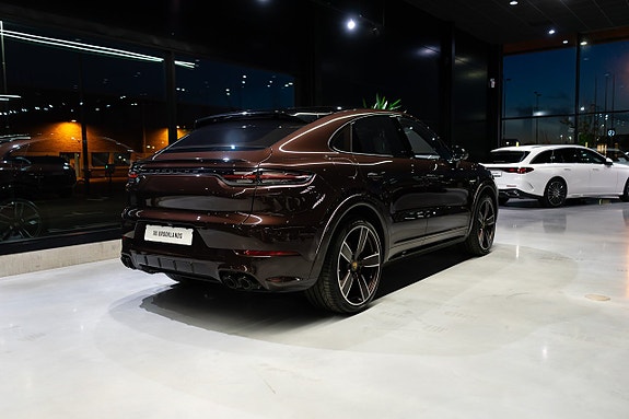 Porsche Cayenne 9 of 22