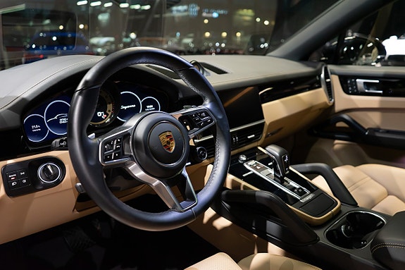 Porsche Cayenne 14 of 22