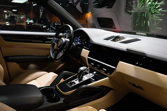 Porsche Cayenne 13 of 22