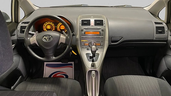 Toyota Auris 9 of 17