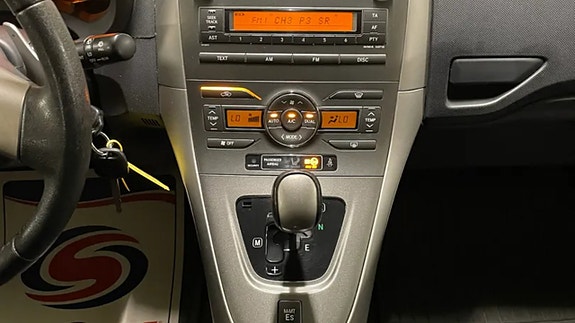 Toyota Auris 12 of 17