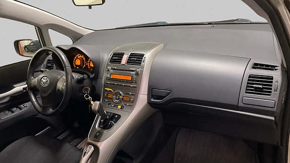 Toyota Auris 11 of 17