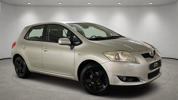 Toyota Auris 6 of 17