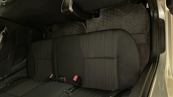 Toyota Auris 15 of 17