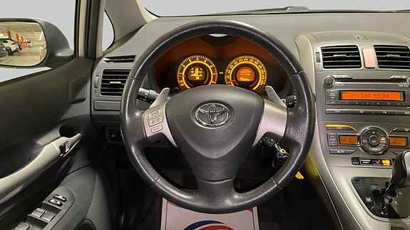 Toyota Auris 10 of 17