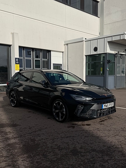 Cupra Leon 2 of 5