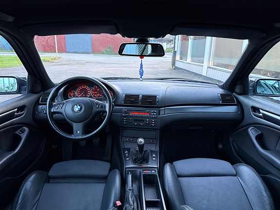 BMW 320i 5 of 6
