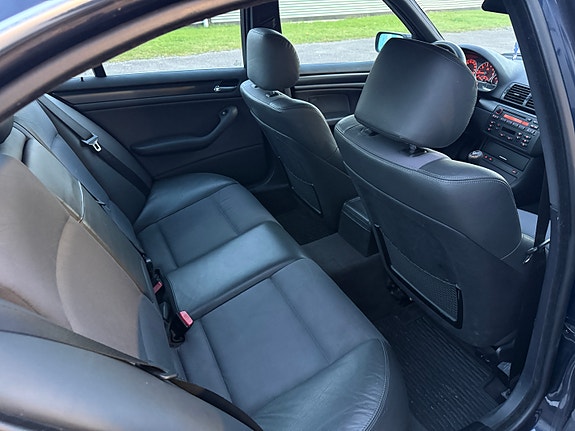BMW 320i 6 of 6