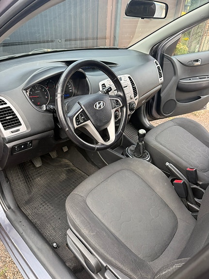 Hyundai i20 3 of 6