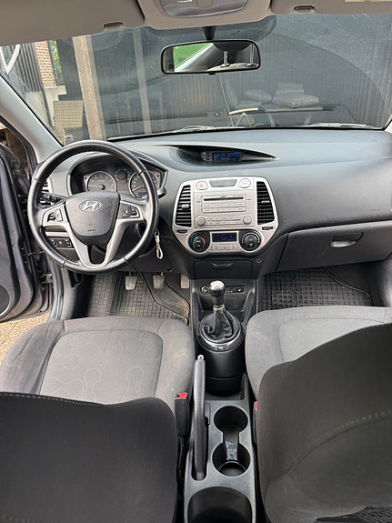 Hyundai i20 2 of 6