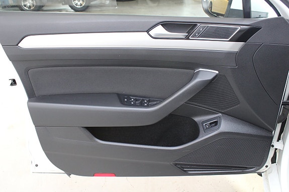 Volkswagen Passat 7 of 13