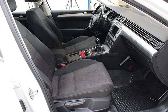 Volkswagen Passat 8 of 13