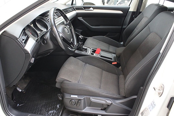 Volkswagen Passat 6 of 13