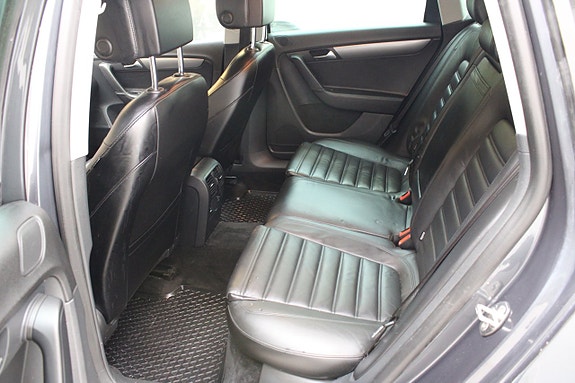 Volkswagen Passat 10 of 12