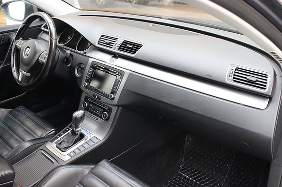 Volkswagen Passat 11 of 12