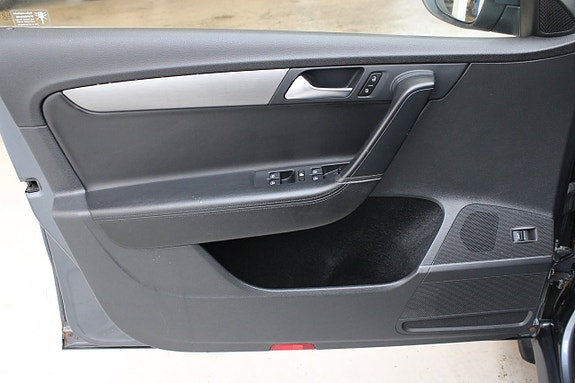 Volkswagen Passat 7 of 12