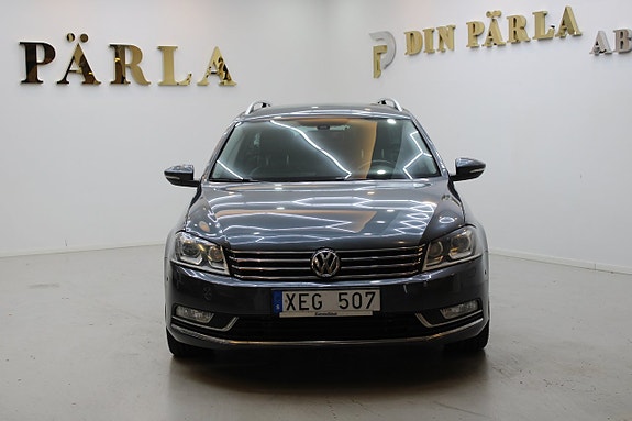 Volkswagen Passat 2 of 12