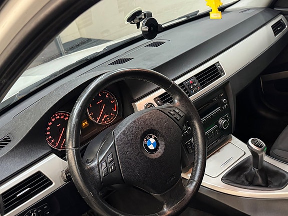 BMW 318i 8 of 9