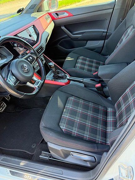 Volkswagen Polo 11 of 14