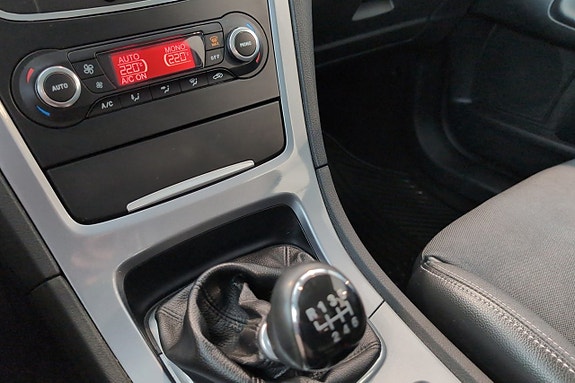 Ford Mondeo 13 of 17
