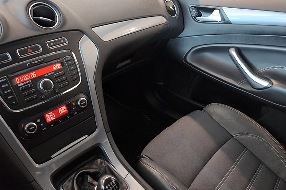Ford Mondeo 12 of 17
