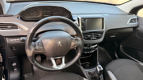 Peugeot 208 8 of 10