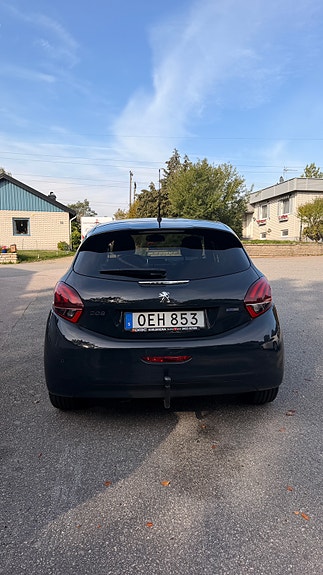 Peugeot 208 5 of 10