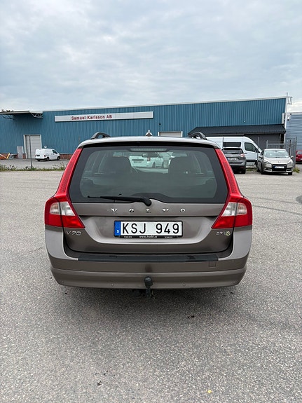 Volvo V70 6 of 8