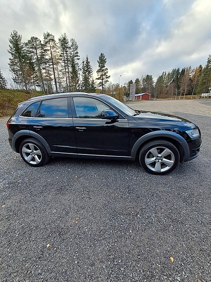 Audi Q5 2 of 10