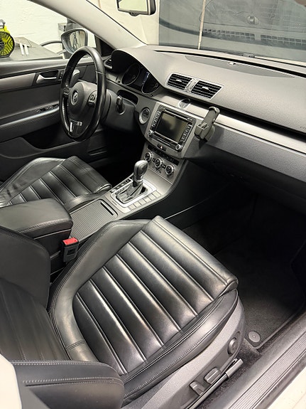 Volkswagen Passat 6 of 14