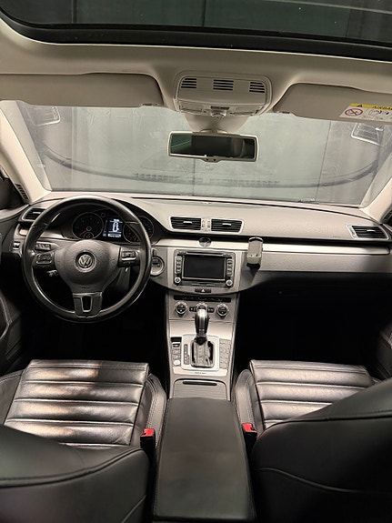 Volkswagen Passat 8 of 14
