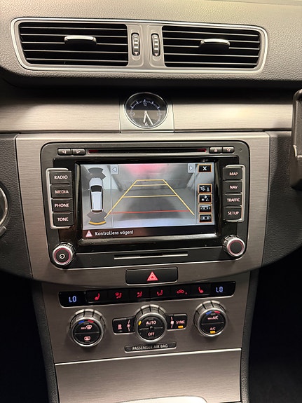 Volkswagen Passat 9 of 14