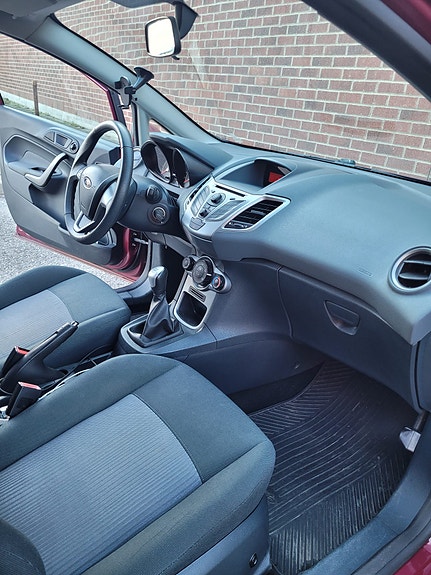 Ford Fiesta 9 of 13