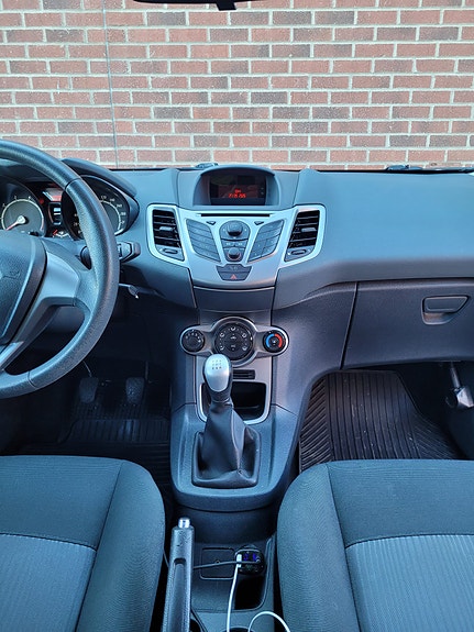 Ford Fiesta 8 of 13