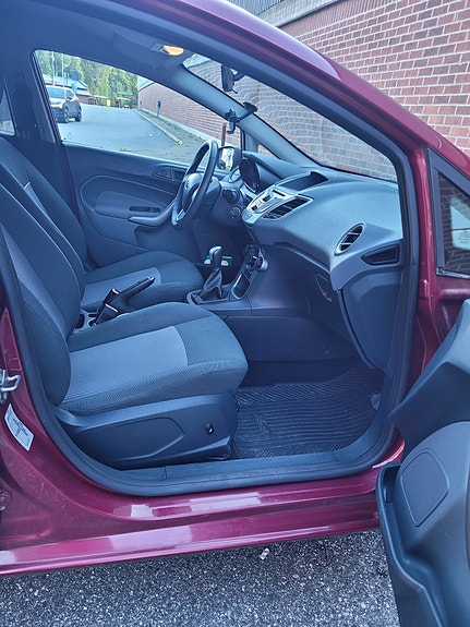Ford Fiesta 10 of 13