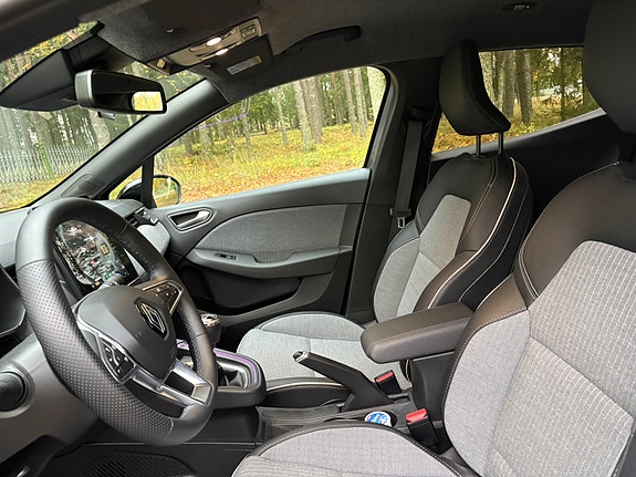 Renault Clio 10 of 12