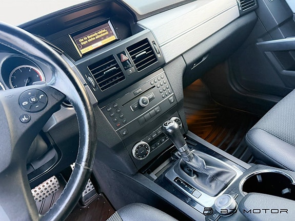 Mercedes-Benz GLK220 13 of 16