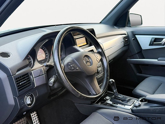 Mercedes-Benz GLK220 10 of 16