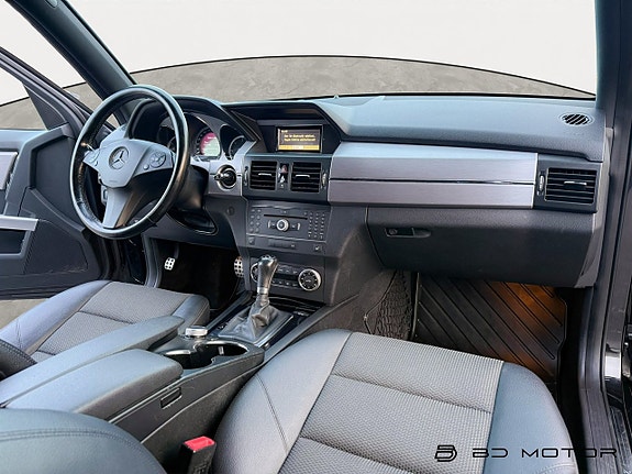 Mercedes-Benz GLK220 11 of 16