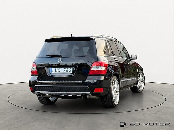 Mercedes-Benz GLK220 9 of 16