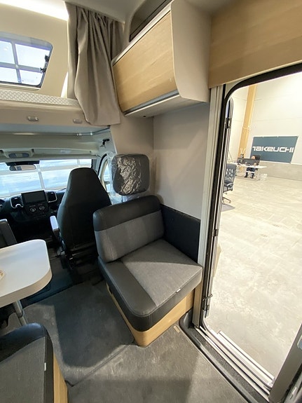 Adria Coral XL 660 ALDE/Automat/5 bältad 13 of 14