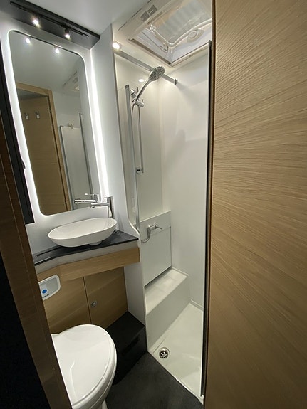 Adria Coral XL 660 ALDE/Automat/5 bältad 9 of 14