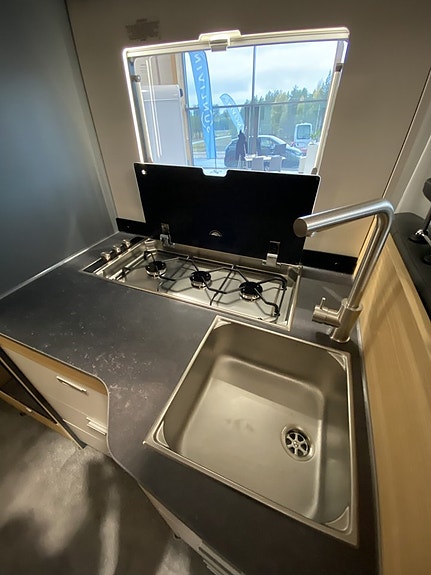 Adria Coral XL 660 ALDE/Automat/5 bältad 12 of 14