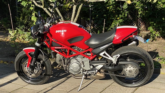 Ducati S2R 800 2 of 5