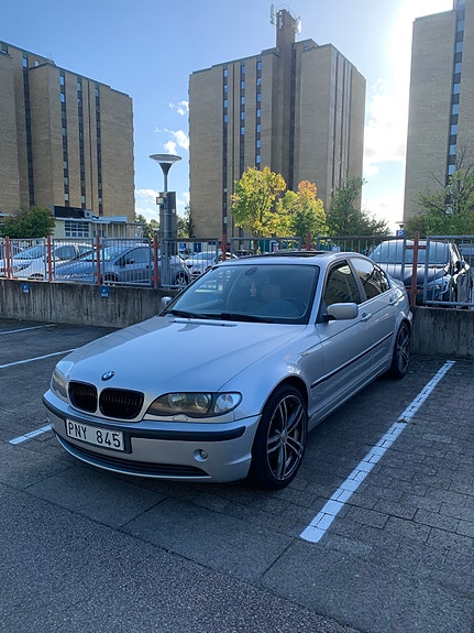 BMW 325i 3 of 12
