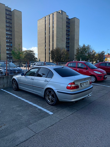 BMW 325i 6 of 12