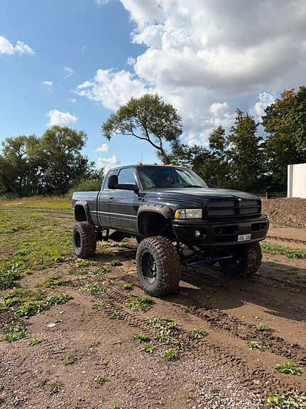 Dodge RAM 2500 2 of 3